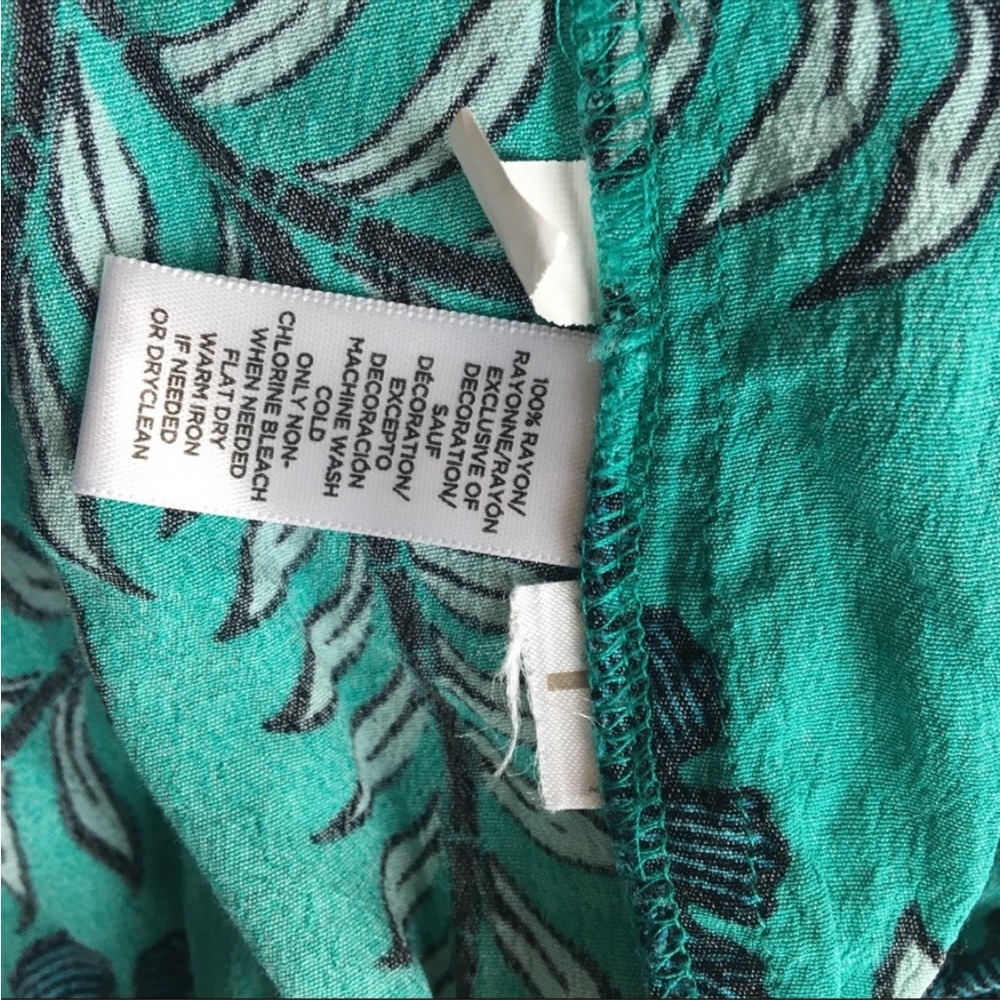 Ann Taylor and Loft bundle with TWO tops size small - Picture 7 of 9
